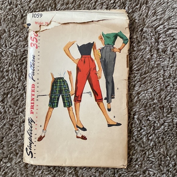 Vintage Lot of Sewing Patterns Lot #1 - Picture 4 of 11